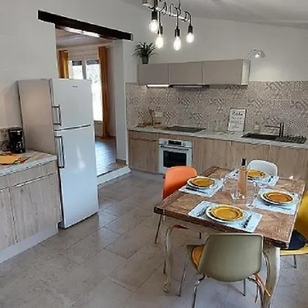 Un Coin Tranquille * Roquebrune-sur-Argens